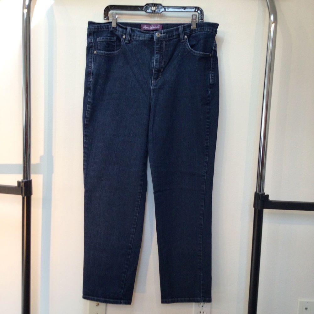 Gloria Vanderbilt blue jeans, 16W